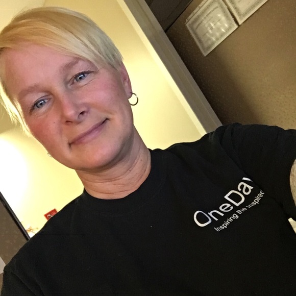 Meet your Posh Ambassador Rebecca!! - Picture 2 of 4